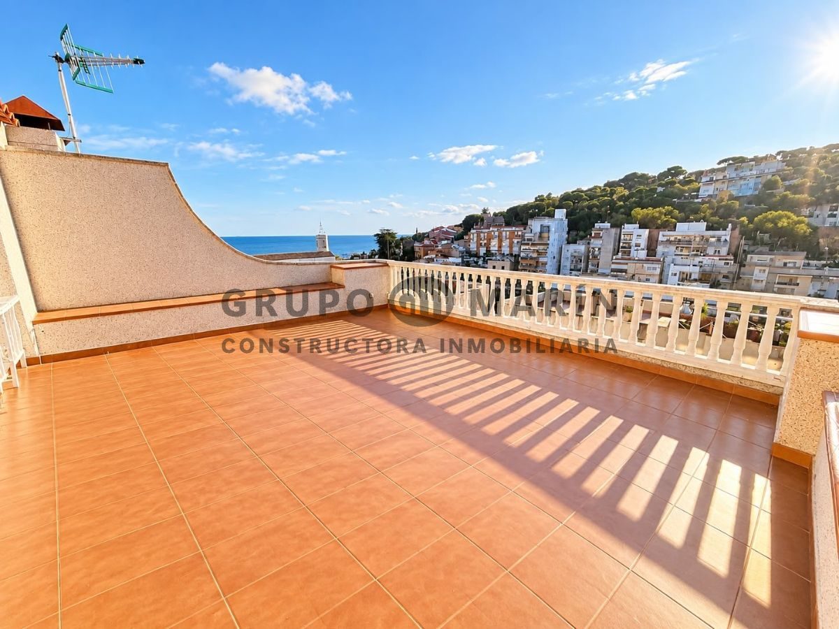 ESPECTACULAR CASA ADOSADA EN EL CENTRO DE CALDES D’ESTRAC · VISTAS AL MAR Y A LA MONTAÑA - Foto 2