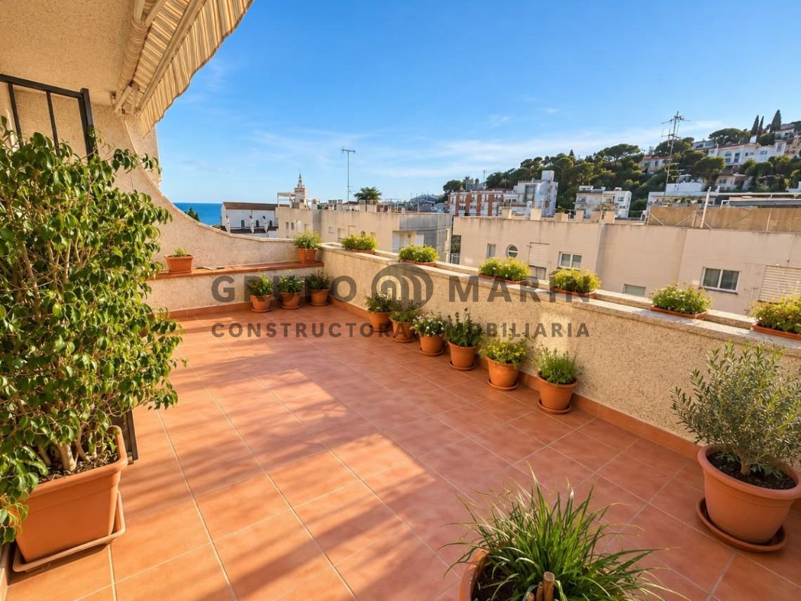 ESPECTACULAR CASA ADOSADA EN EL CENTRO DE CALDES D’ESTRAC · VISTAS AL MAR Y A LA MONTAÑA - Foto 21