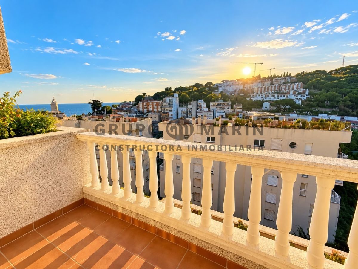 ESPECTACULAR CASA ADOSADA EN EL CENTRO DE CALDES D’ESTRAC · VISTAS AL MAR Y A LA MONTAÑA - Foto 4