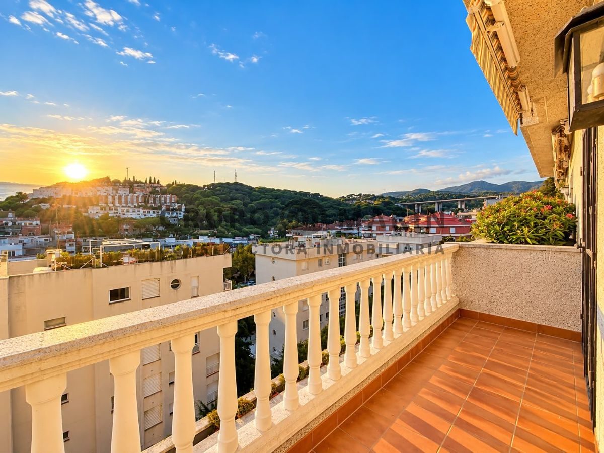 ESPECTACULAR CASA ADOSADA EN EL CENTRO DE CALDES D’ESTRAC · VISTAS AL MAR Y A LA MONTAÑA - Foto 7