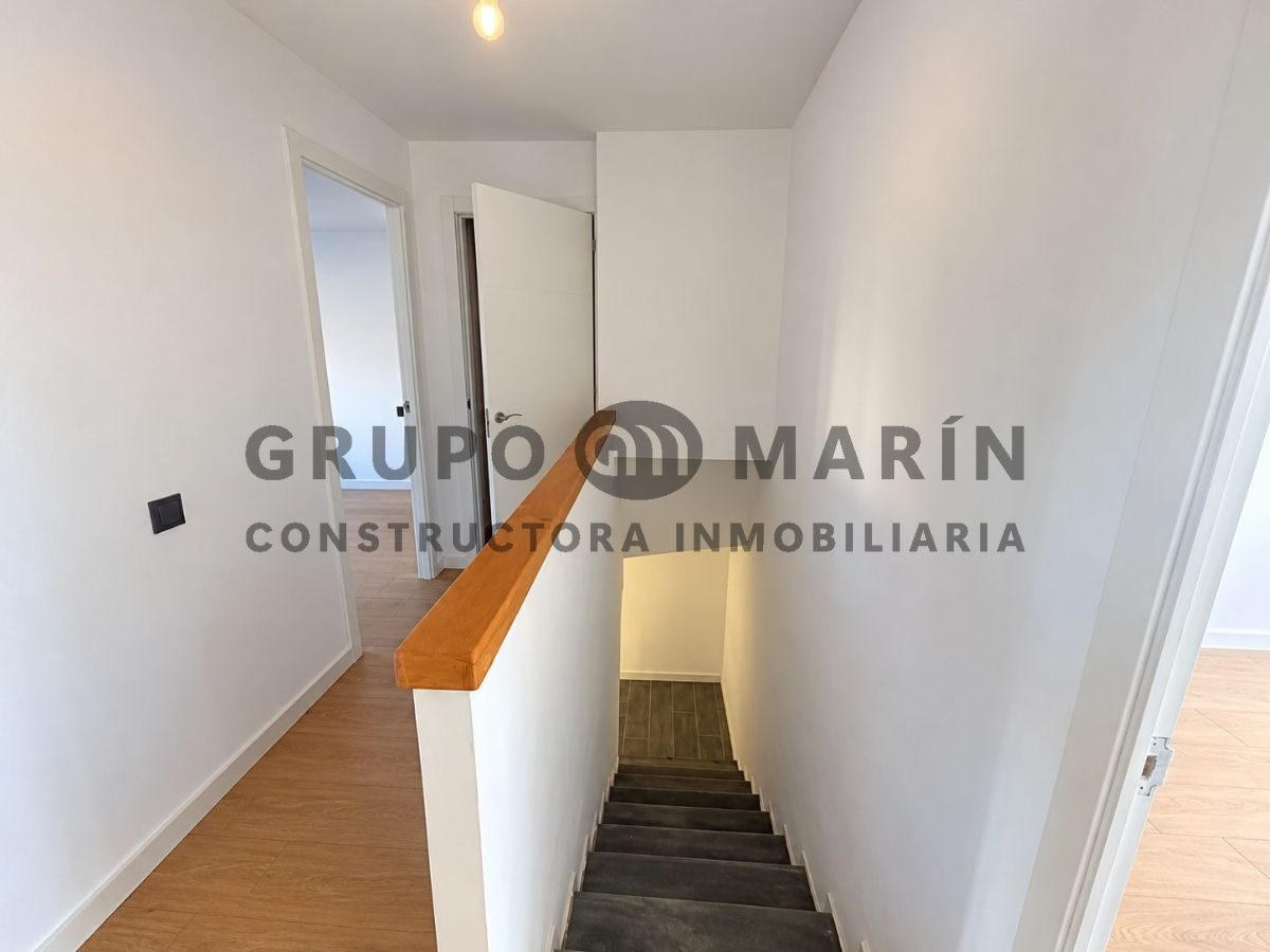CASA APAREADA TOTALMENTE REFORMADA EN ZONA TRANQUILA - Foto 11