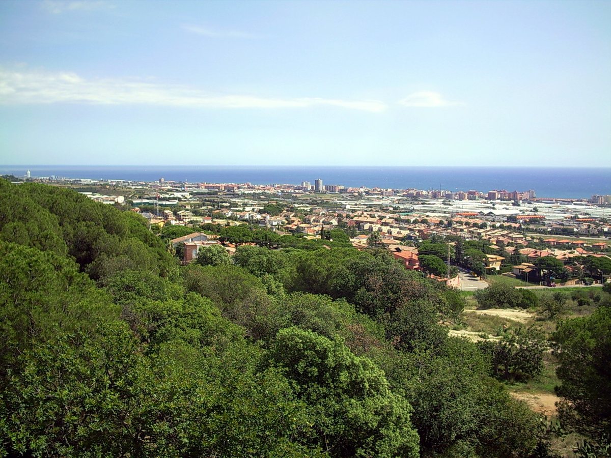 Vista de Vilassar de Mar y el Maresme desde la sierra