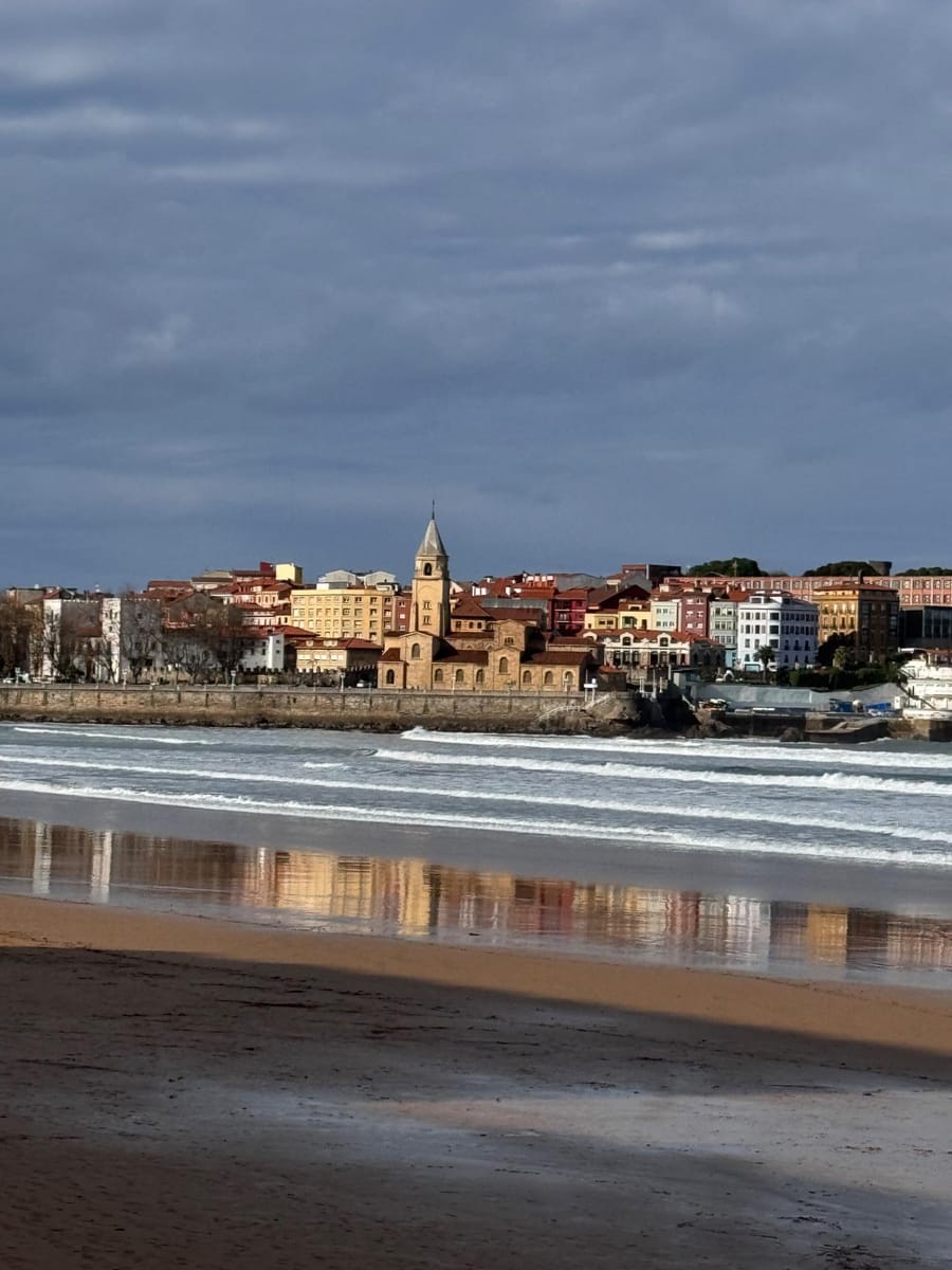 VENTA PISO A POCOS METROS DE LA PLAYA SAN LORENZO Y CENTRO DE GIJÓN