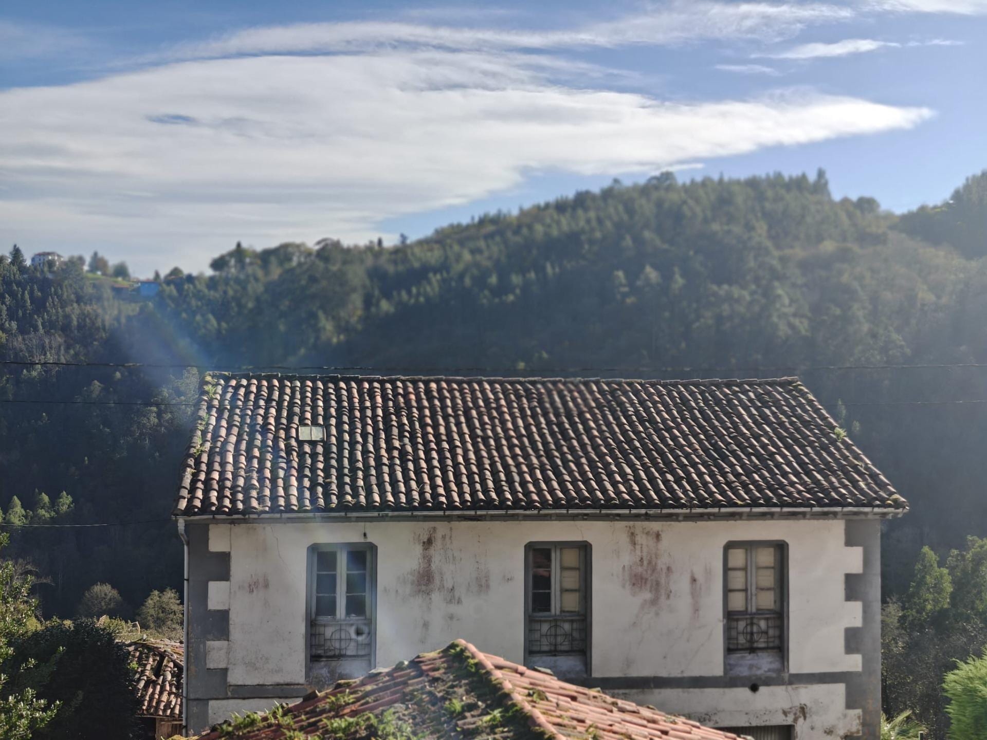 Casa tradicional de piedra y castaño en Salas - Foto 2