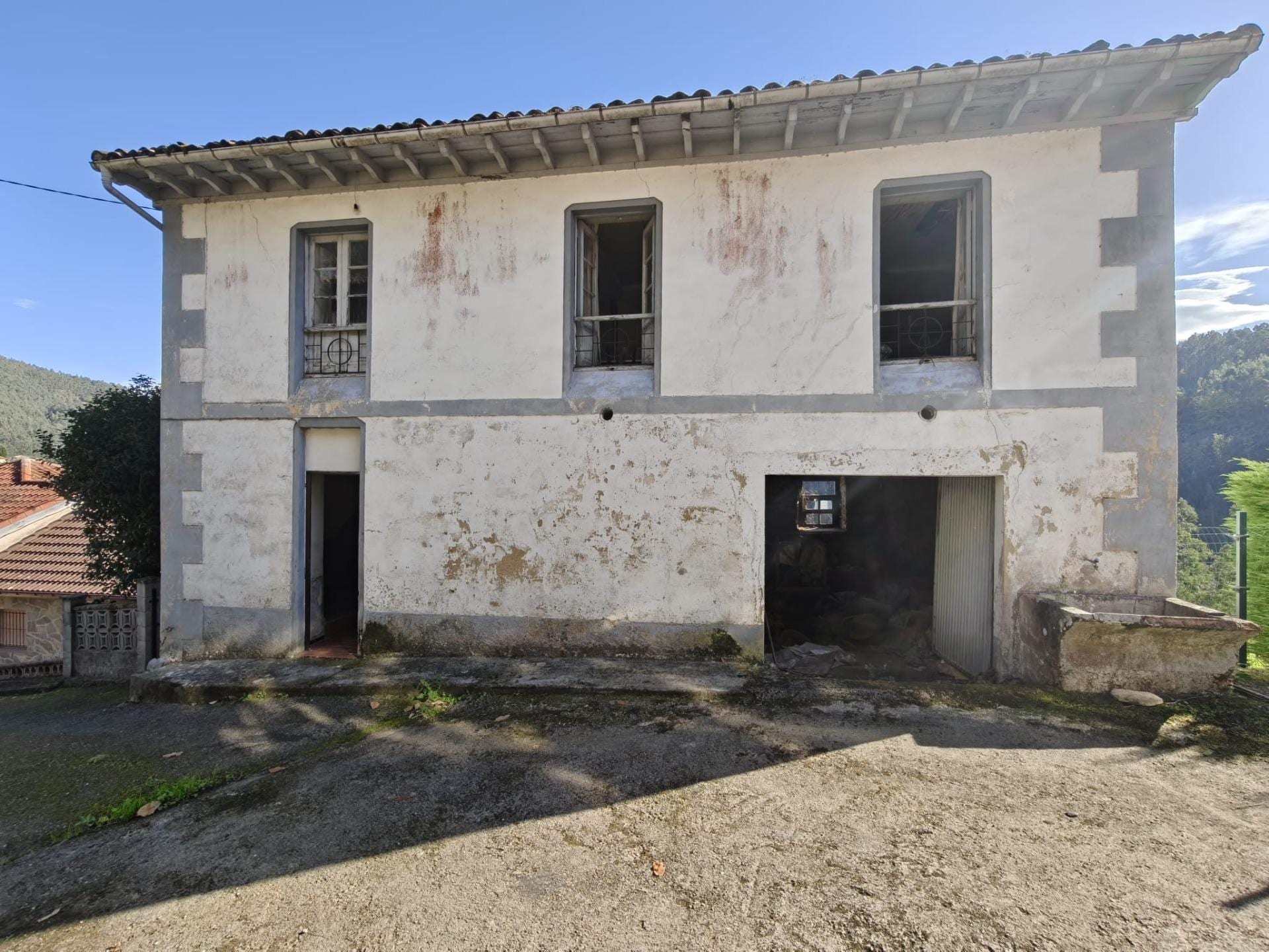 Casa tradicional de piedra y castaño en Salas - Foto 3