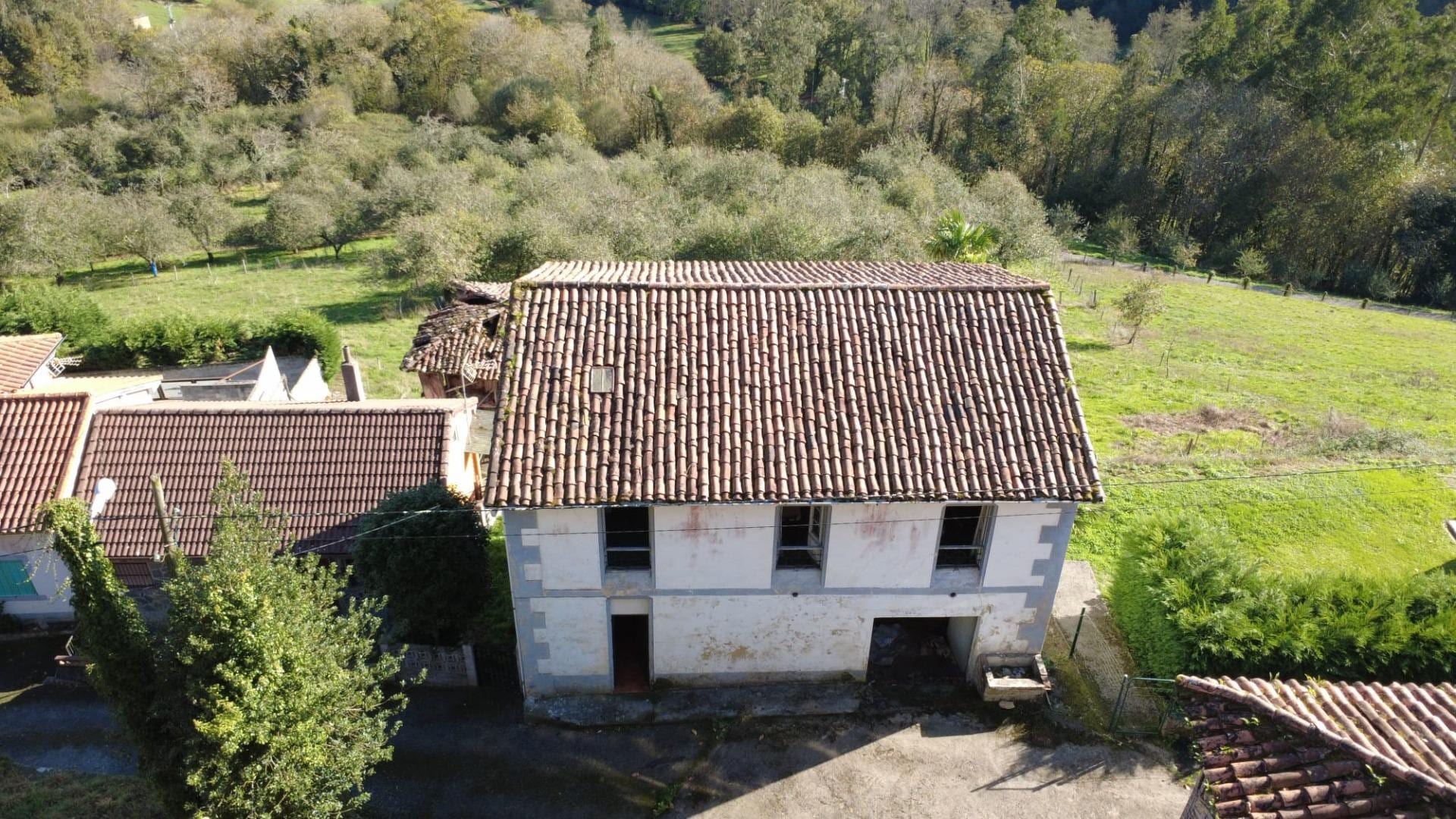Casa tradicional de piedra y castaño en Salas - Foto 8