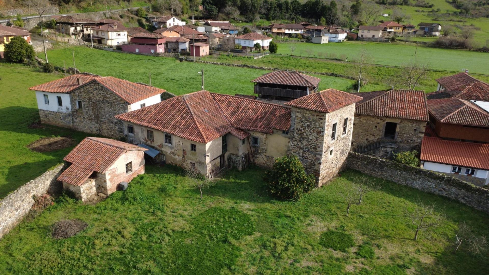Casona indiana con llagar tradicional en Soto de los Infantes (Salas) - Foto 14