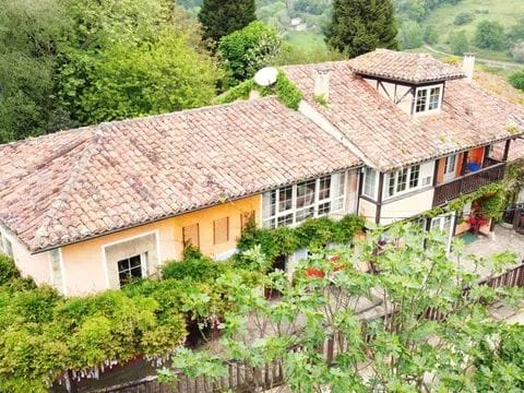 Casa con terreno en Mesariegos, Parres