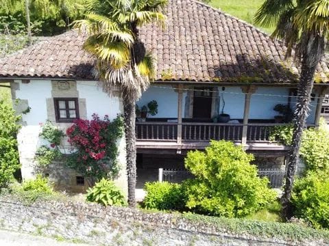 Casa con terreno en Las Rozas, Cangas de Onís