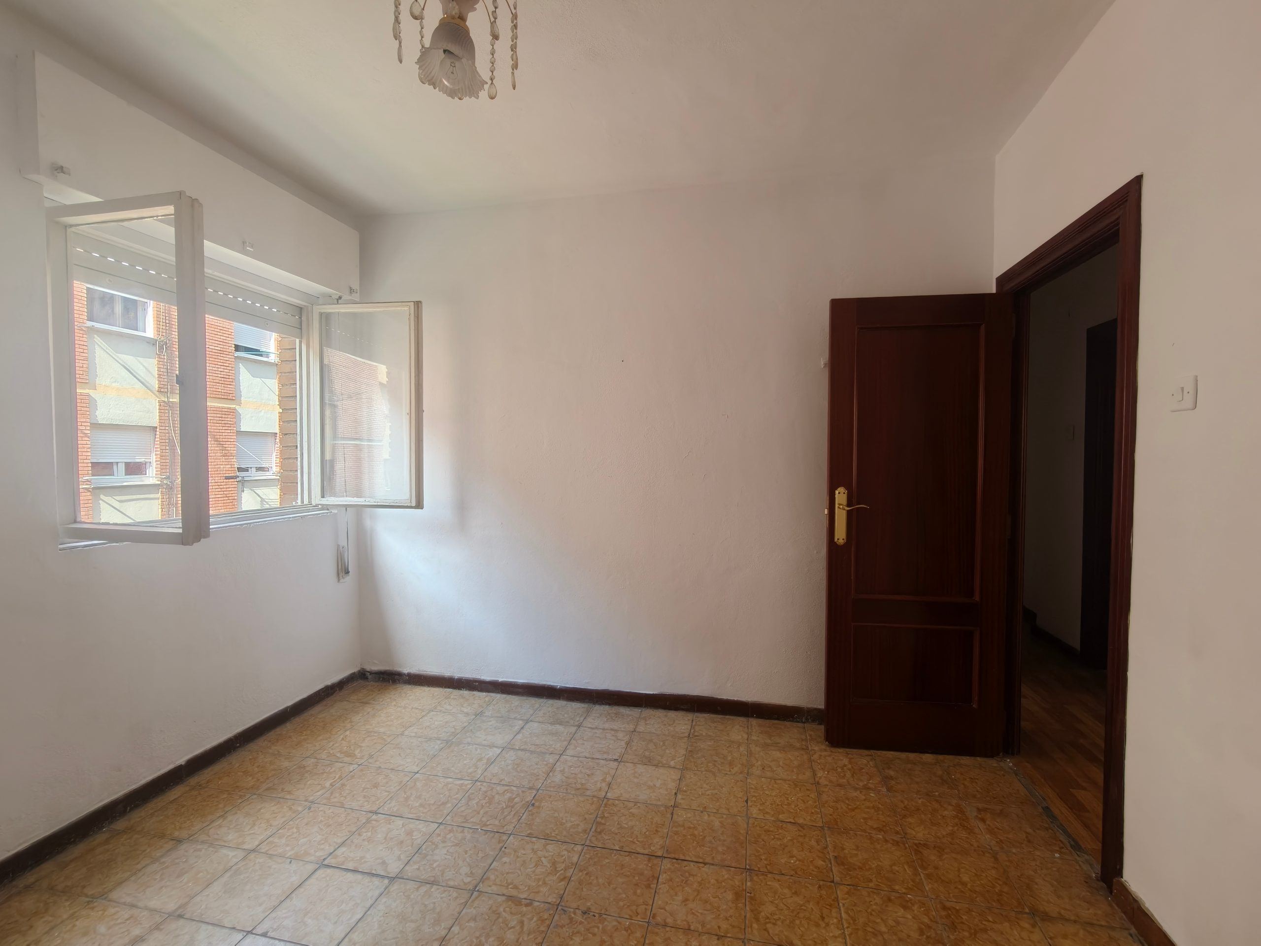 Piso para reformar a 5 minutos del centro de Oviedo - Foto 9