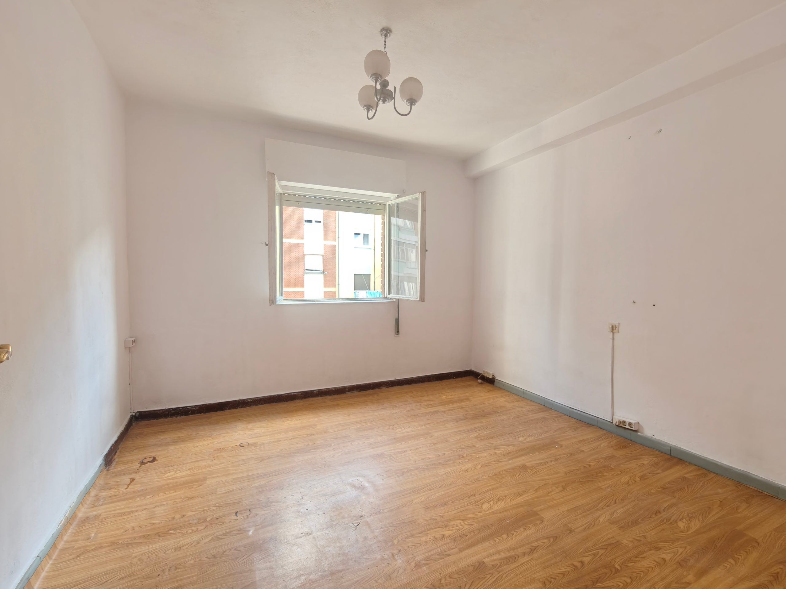 Piso para reformar a 5 minutos del centro de Oviedo - Foto 1