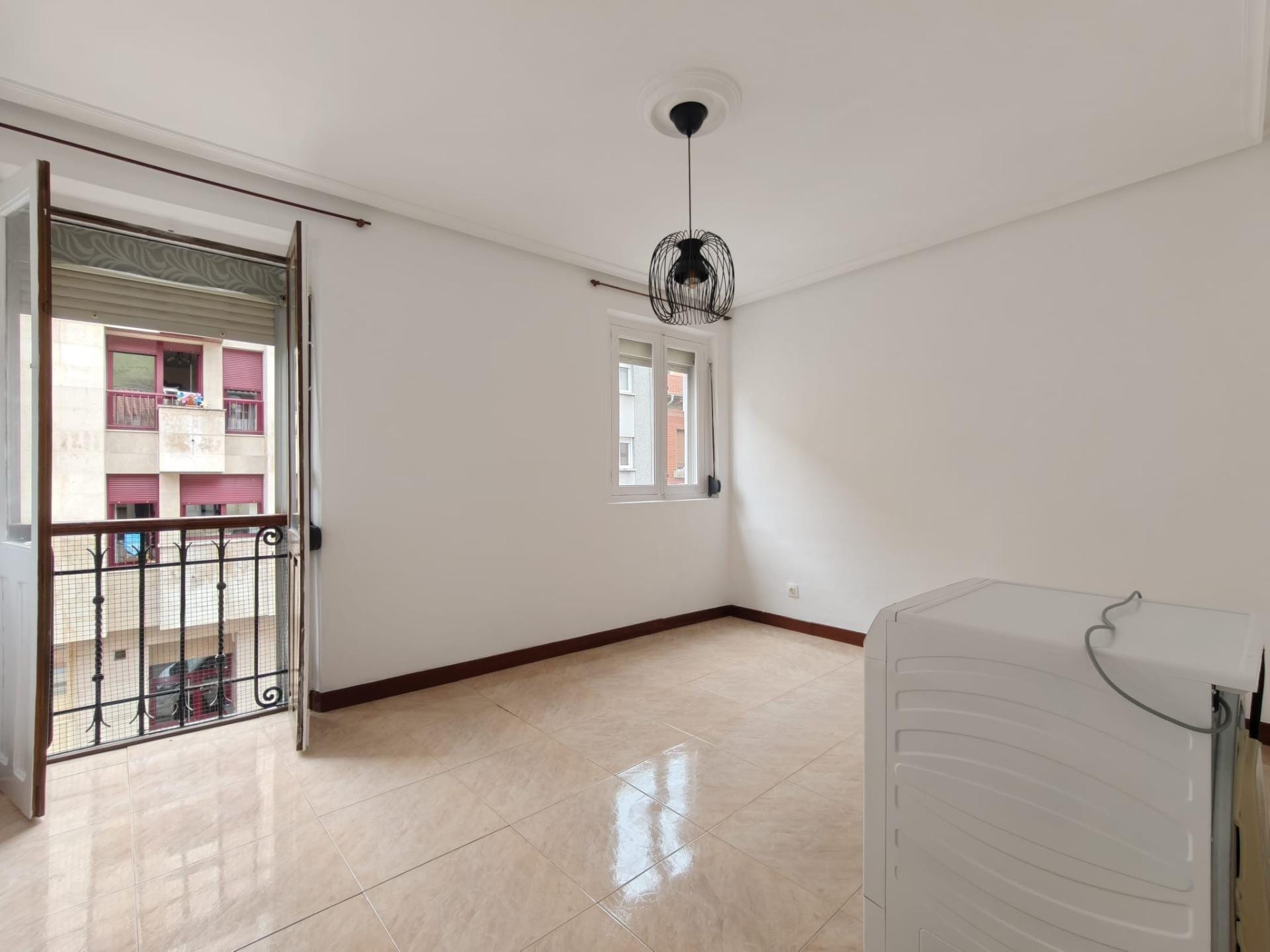 Piso para invertir en Ujo de dos dormitorios - Foto 1