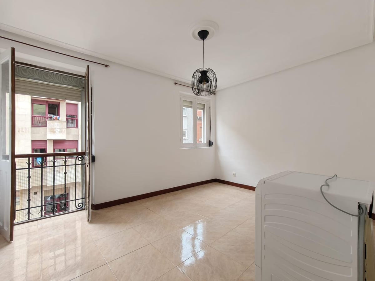 Piso para invertir en Ujo de dos dormitorios