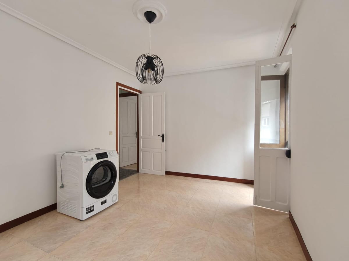 Piso para invertir en Ujo de dos dormitorios