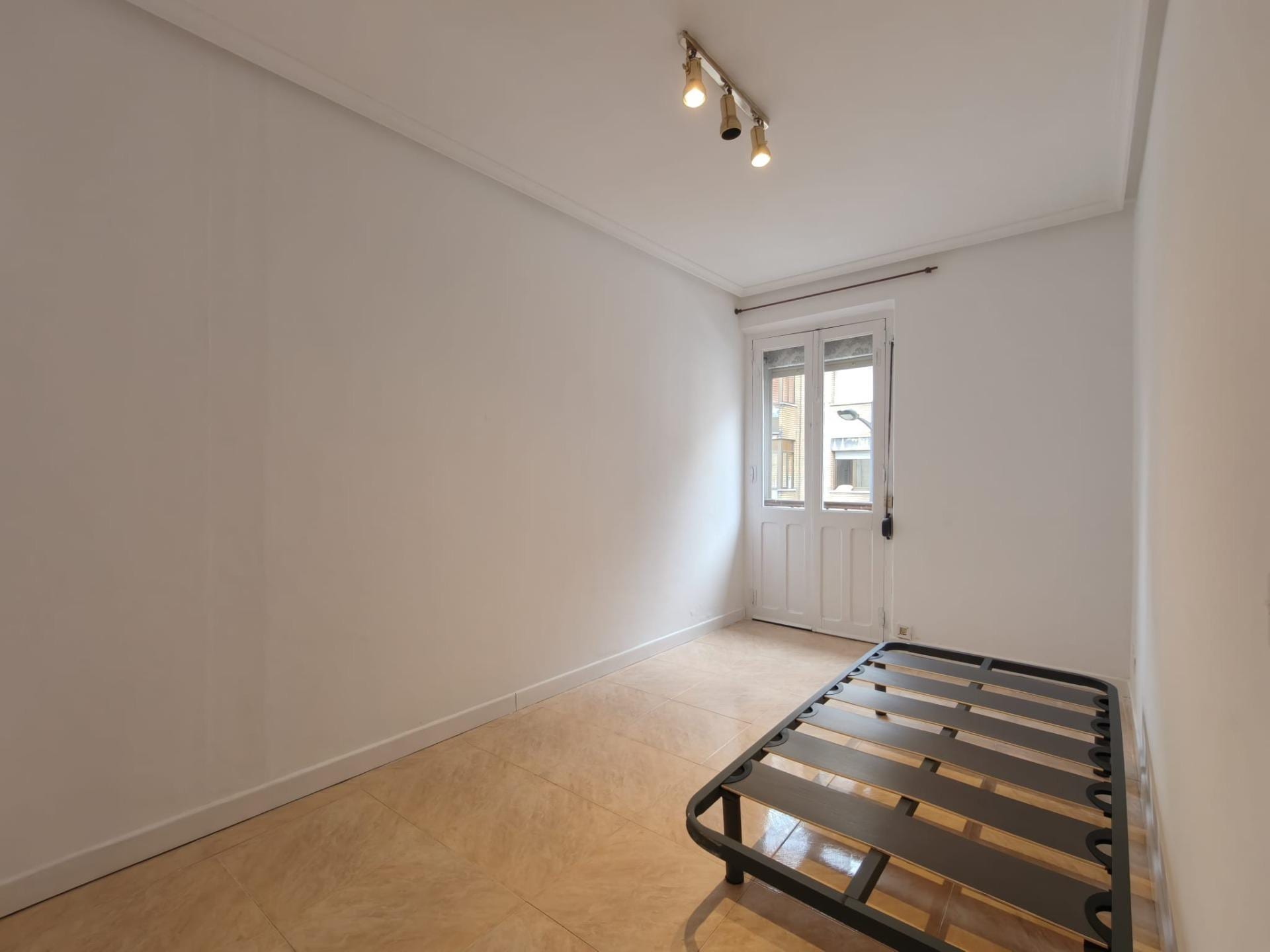 Piso para invertir en Ujo de dos dormitorios - Foto 3