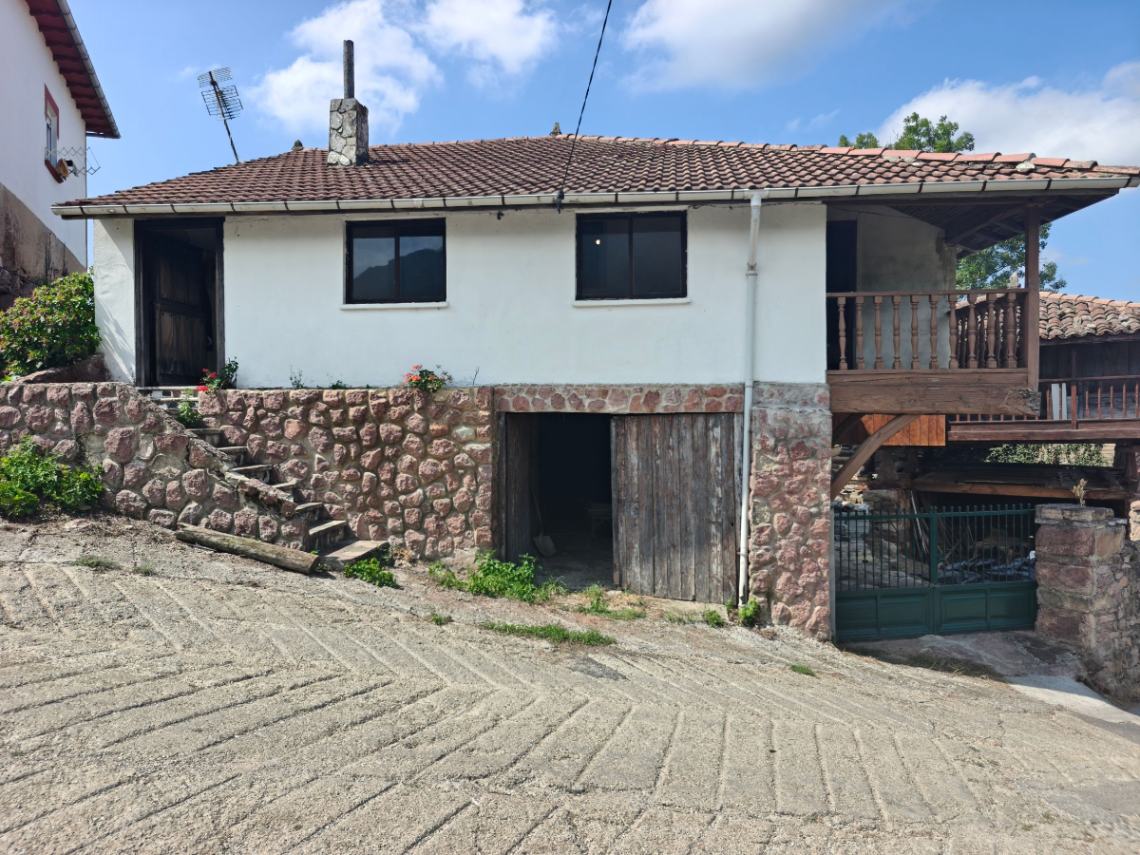 Casa con terreno a 1h de Oviedo