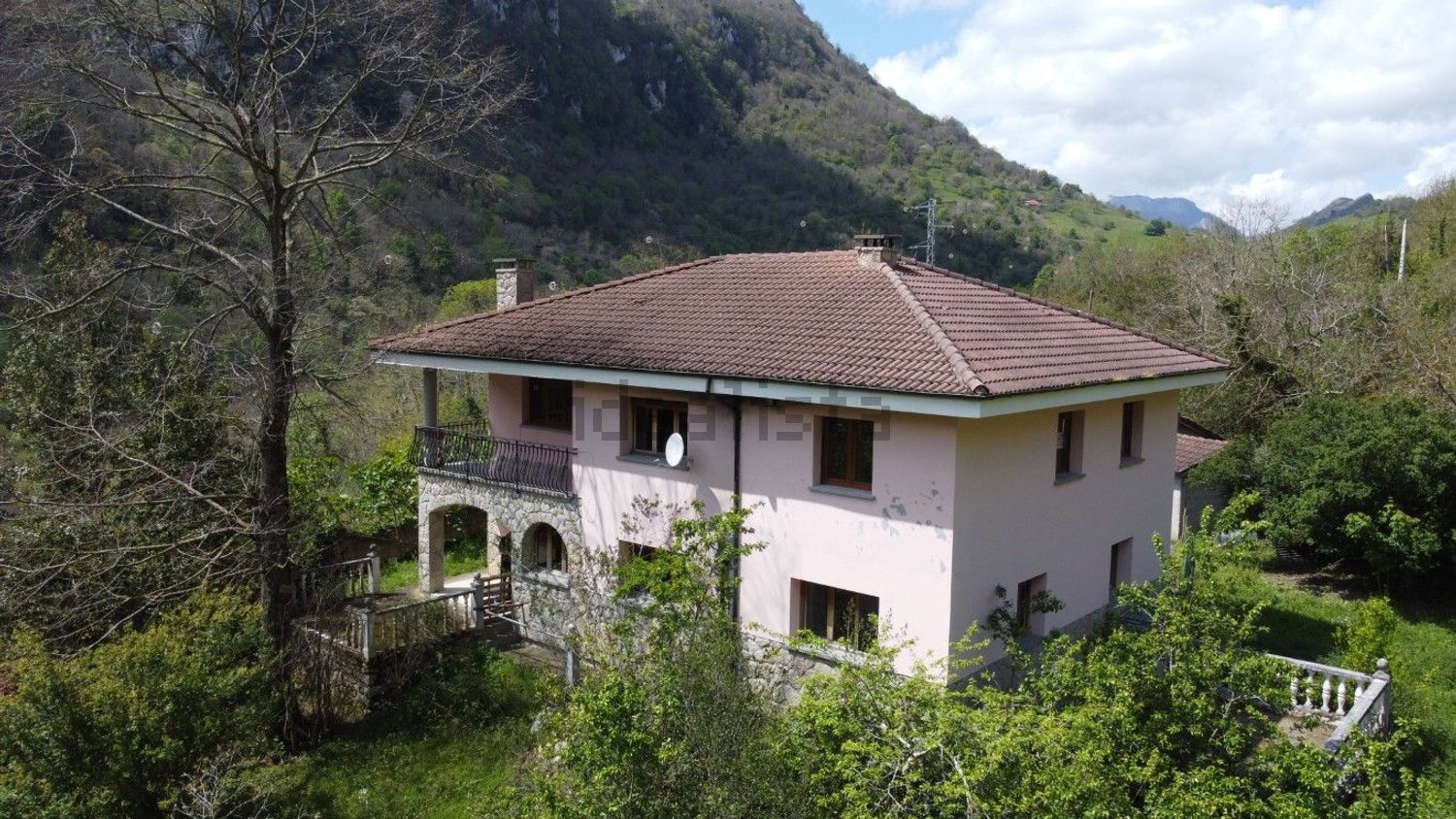 Casa con 5.522 m² de terreno y vistas a la montaña | Amieva