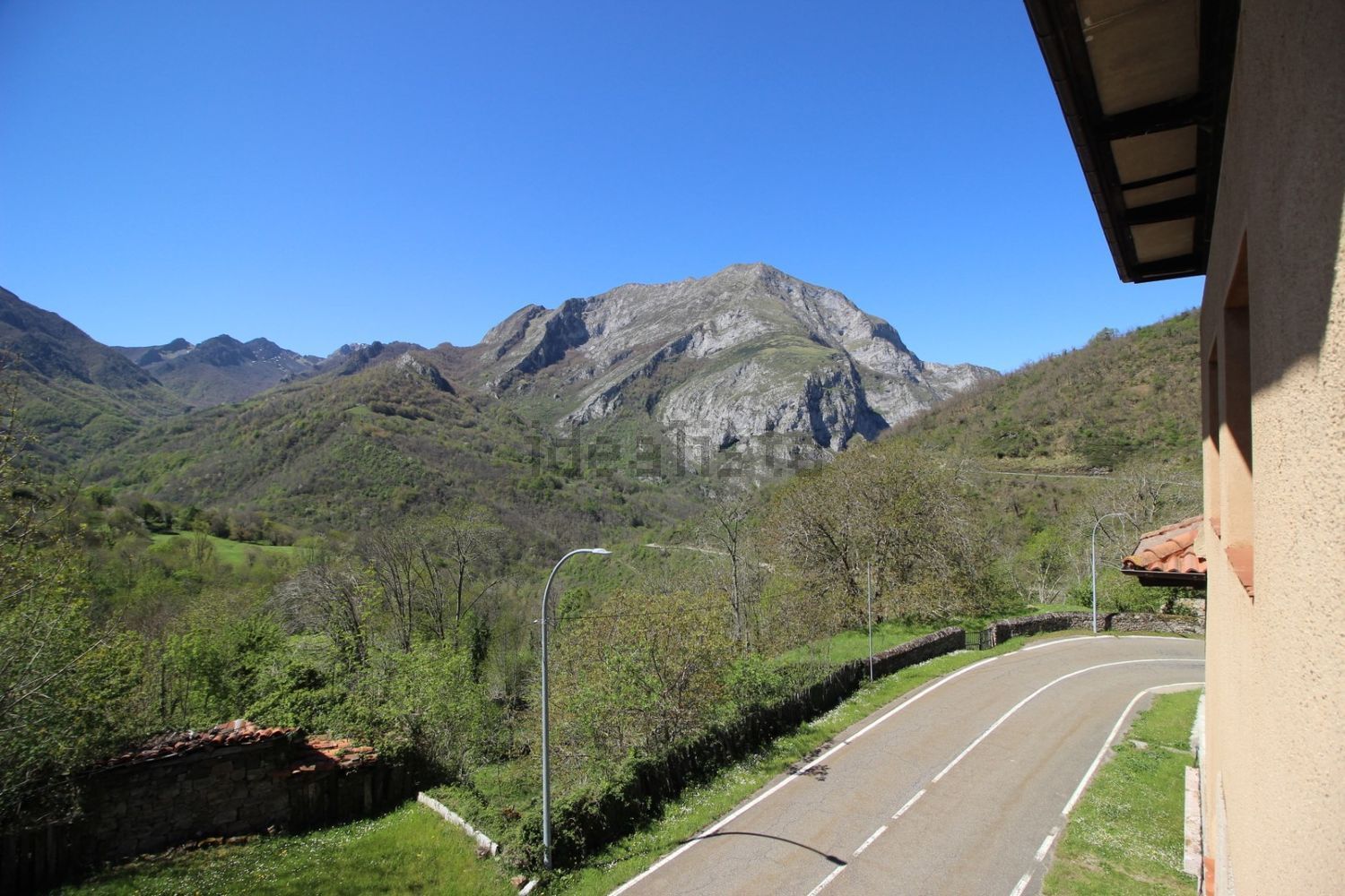 Casa de pueblo de dos plantas en Oseja de Sajambre, entre Asturias y León - Foto 14