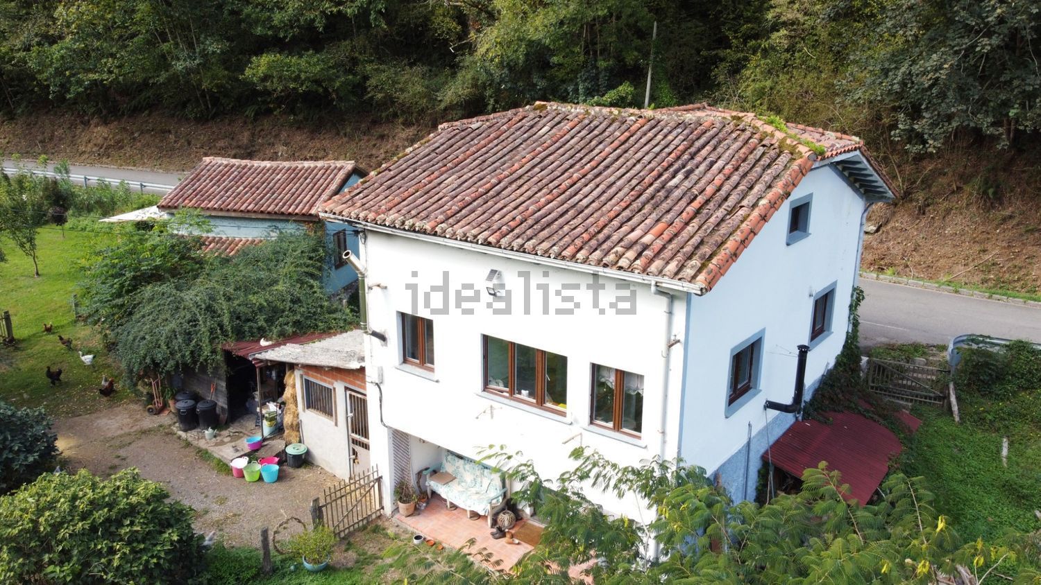 Dos casas reformadas con 1,7 hectáreas, molino y finca para caballos | Espinaredo, Piloña - Foto 1