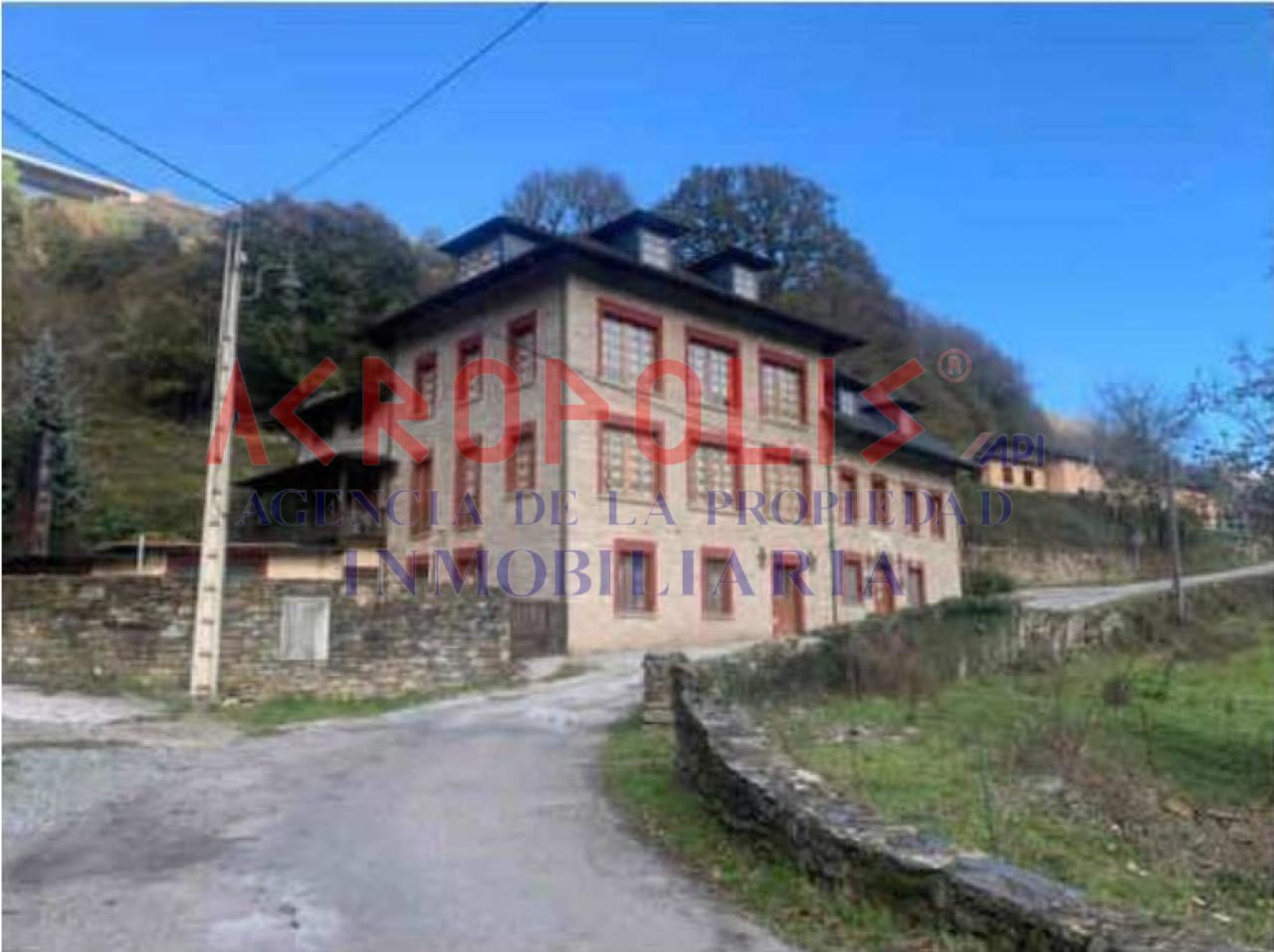 VENTA DE EDIFICIO EN VEGA DE VALCARCE