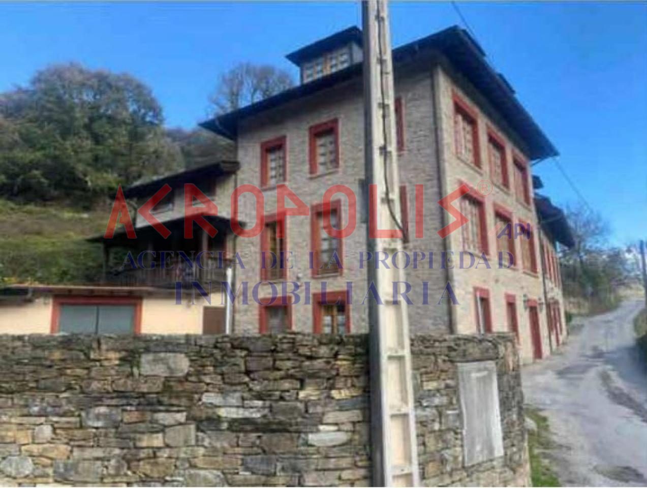 VENTA DE EDIFICIO EN VEGA DE VALCARCE