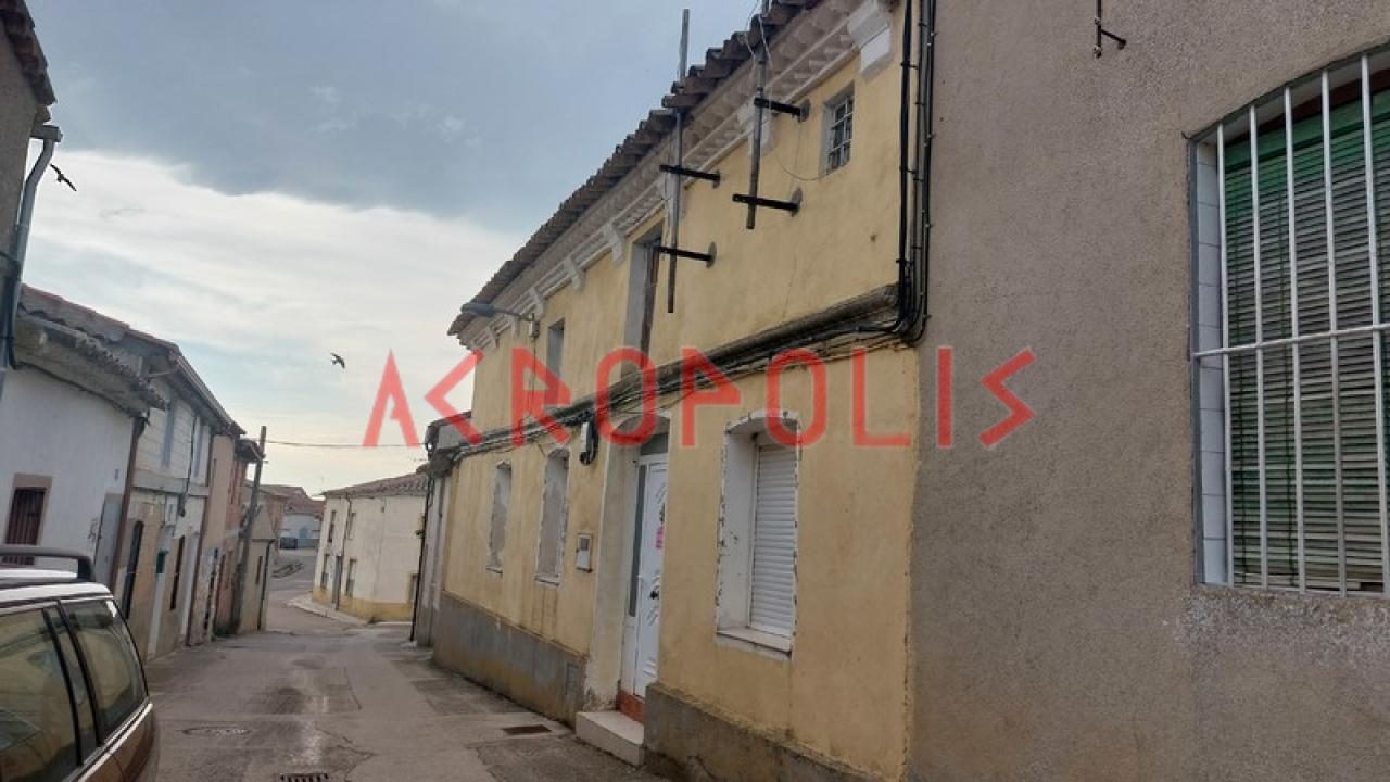 VENTA DE CASA EN VEZDEMARBÁN
