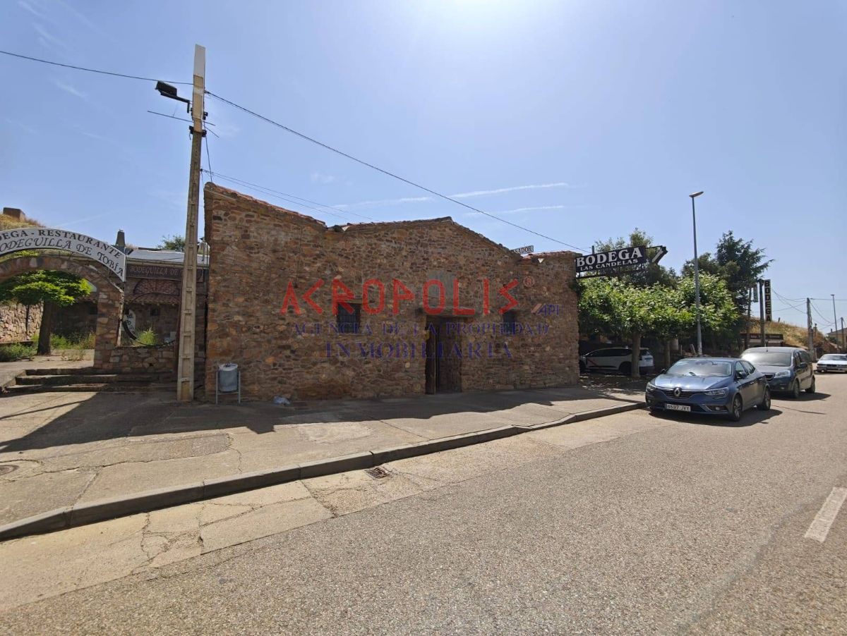 VENTA DE BODEGA - RESTAURANTE EN POBLADURA DEL VALLE