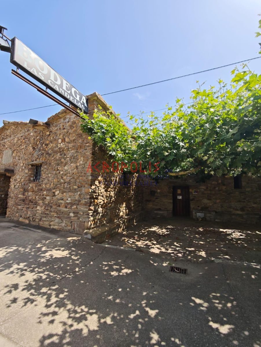 VENTA DE BODEGA - RESTAURANTE EN POBLADURA DEL VALLE