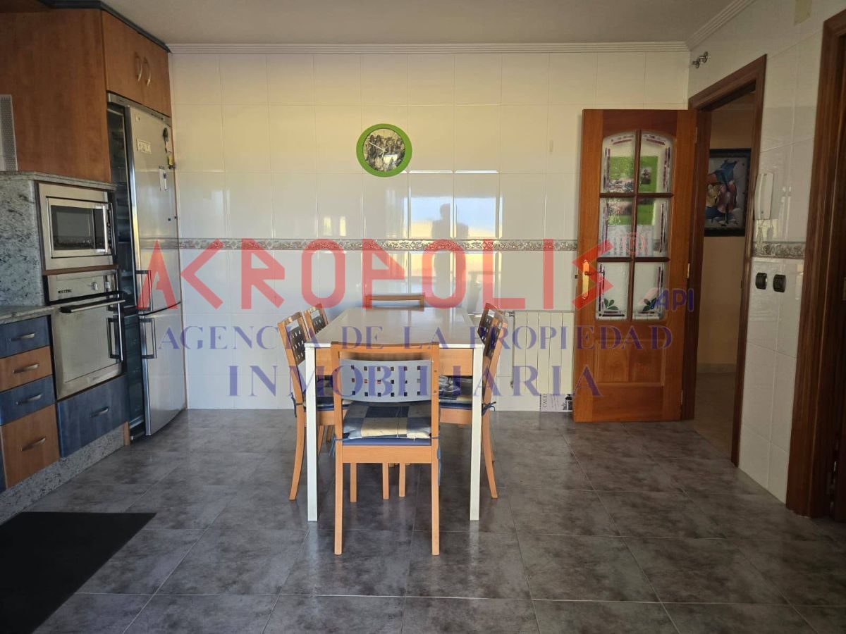 VENTA DE CASA ADOSADA CON GRAN NAVE, TERRAZA Y ESPACIOS ÚNICOS EN VILECHA - Foto 10