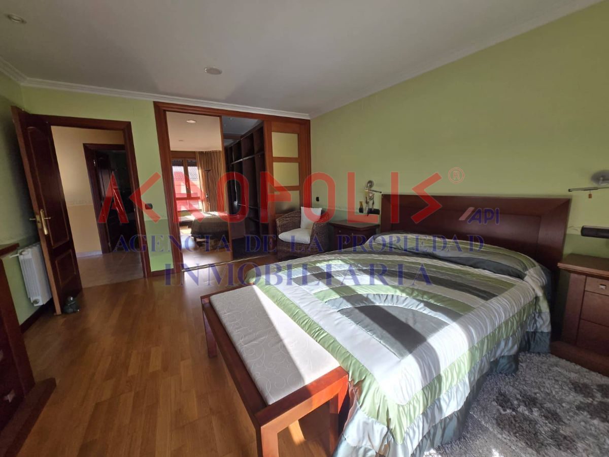 VENTA DE CASA ADOSADA CON GRAN NAVE, TERRAZA Y ESPACIOS ÚNICOS EN VILECHA - Foto 13