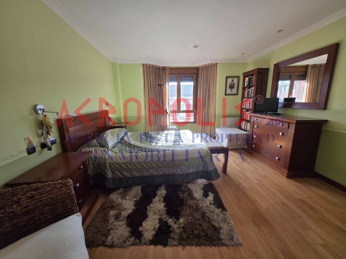VENTA DE CASA ADOSADA CON GRAN NAVE, TERRAZA Y ESPACIOS ÚNICOS EN VILECHA - Foto 14