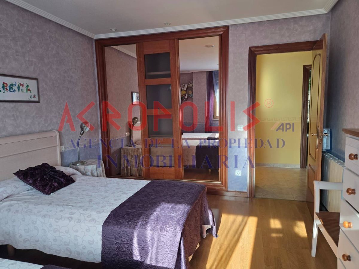 VENTA DE CASA ADOSADA CON GRAN NAVE, TERRAZA Y ESPACIOS ÚNICOS EN VILECHA - Foto 17