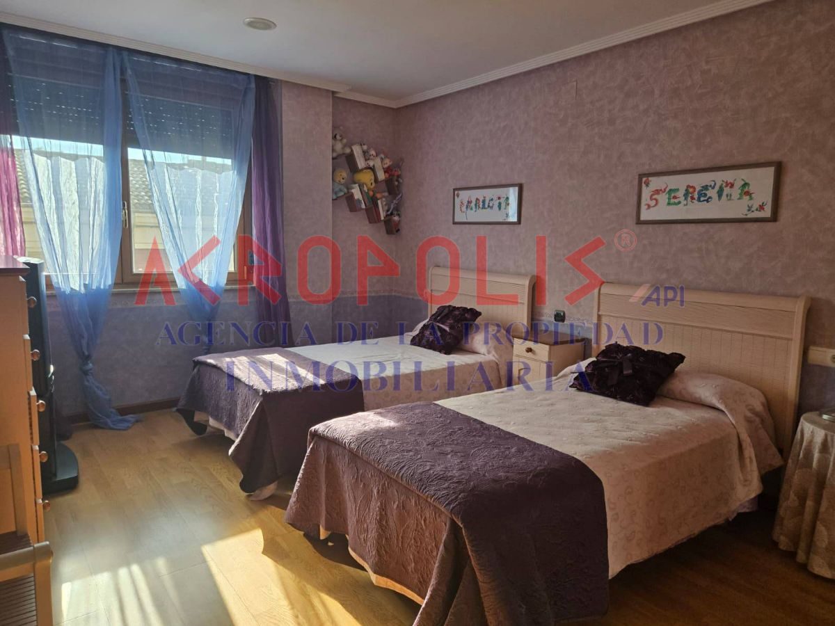 VENTA DE CASA ADOSADA CON GRAN NAVE, TERRAZA Y ESPACIOS ÚNICOS EN VILECHA - Foto 18