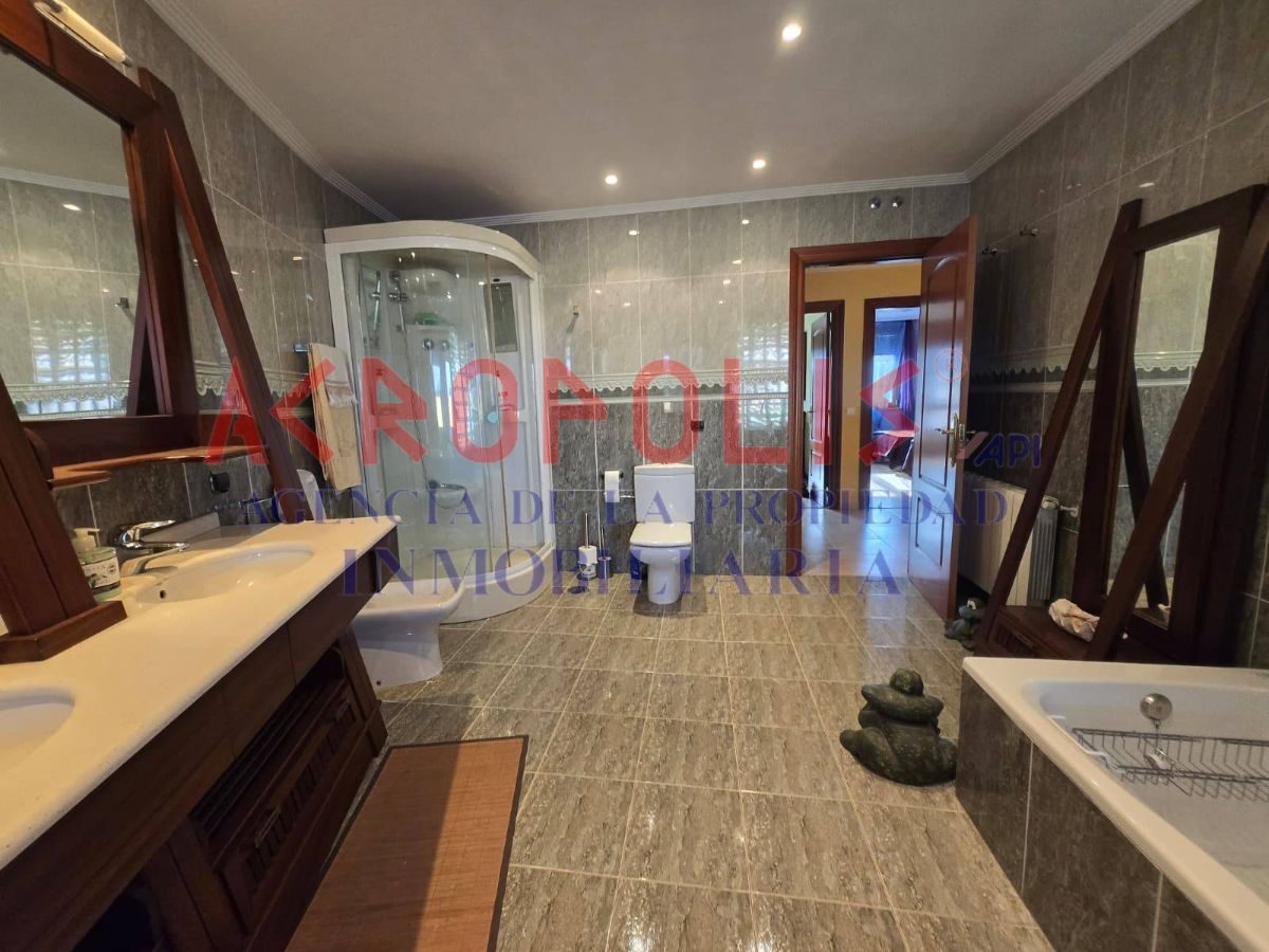VENTA DE CASA ADOSADA CON GRAN NAVE, TERRAZA Y ESPACIOS ÚNICOS EN VILECHA - Foto 22