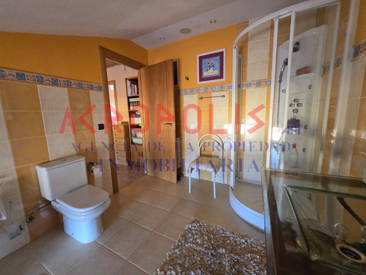 VENTA DE CASA ADOSADA CON GRAN NAVE, TERRAZA Y ESPACIOS ÚNICOS EN VILECHA - Foto 24