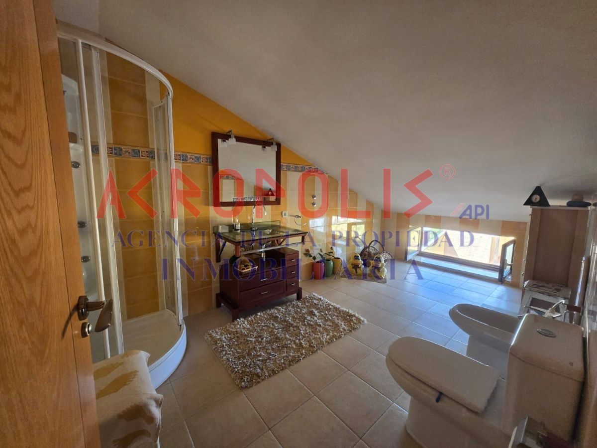 VENTA DE CASA ADOSADA CON GRAN NAVE, TERRAZA Y ESPACIOS ÚNICOS EN VILECHA - Foto 25