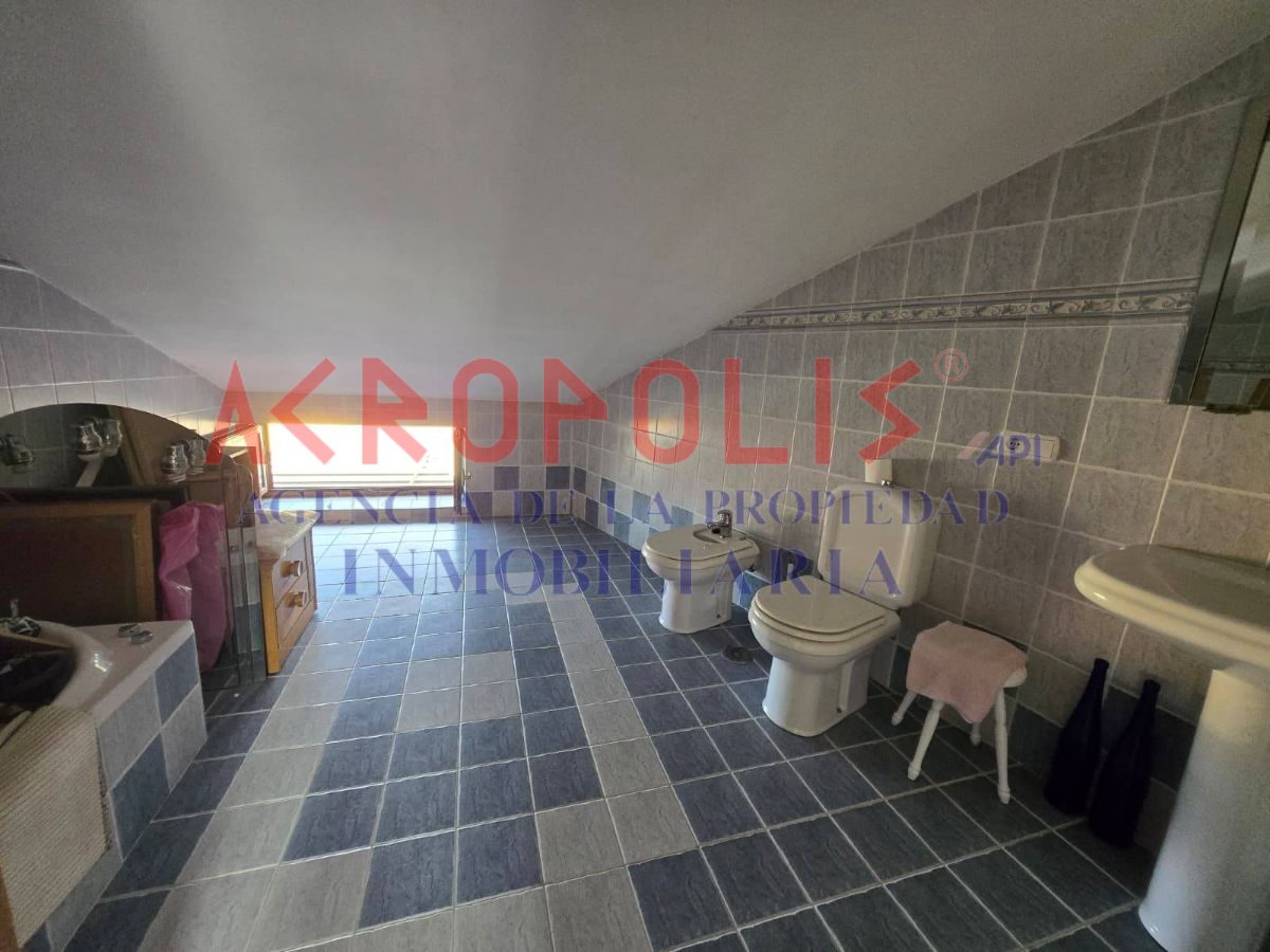 VENTA DE CASA ADOSADA CON GRAN NAVE, TERRAZA Y ESPACIOS ÚNICOS EN VILECHA - Foto 26