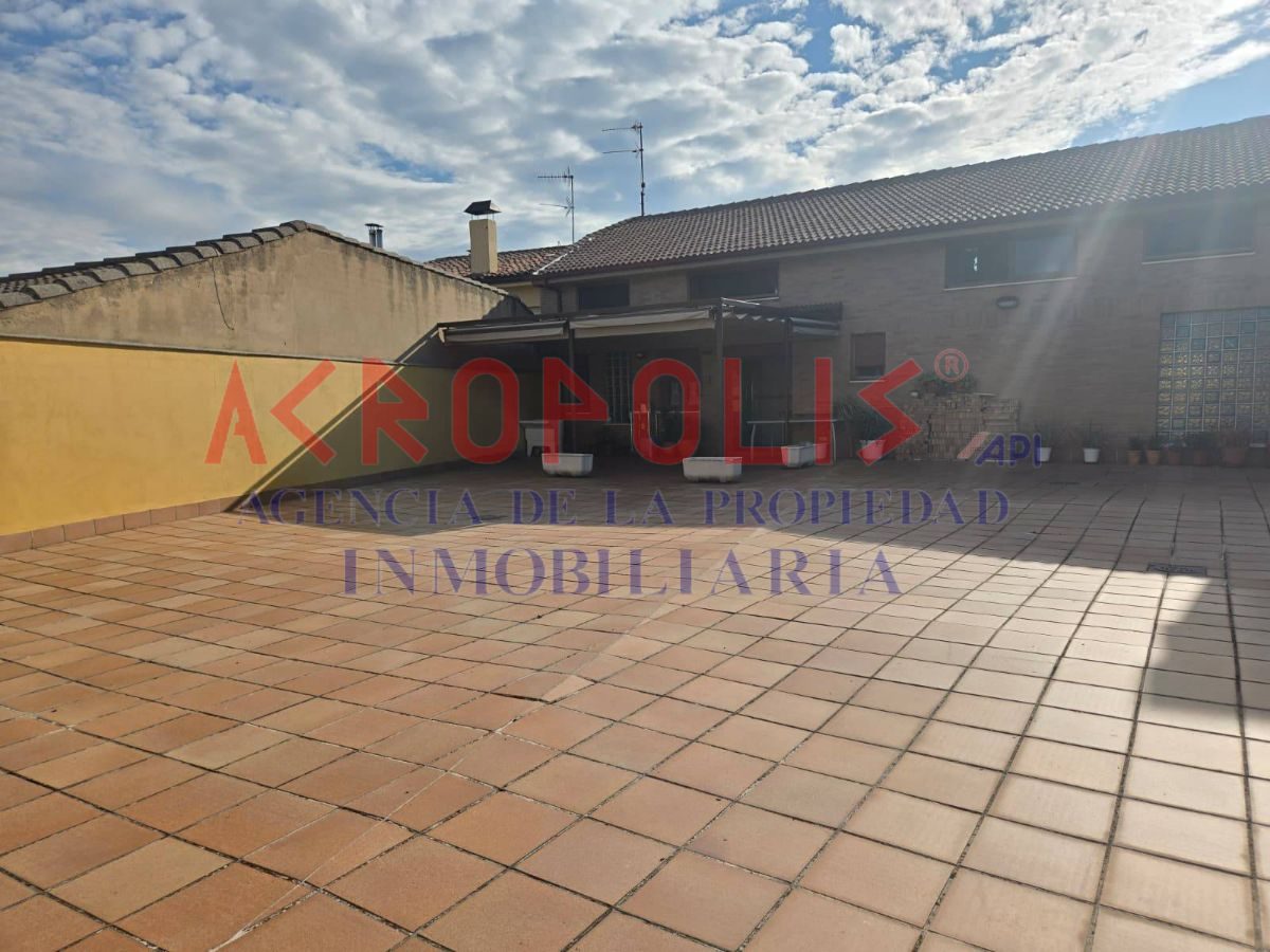VENTA DE CASA ADOSADA CON GRAN NAVE, TERRAZA Y ESPACIOS ÚNICOS EN VILECHA - Foto 29