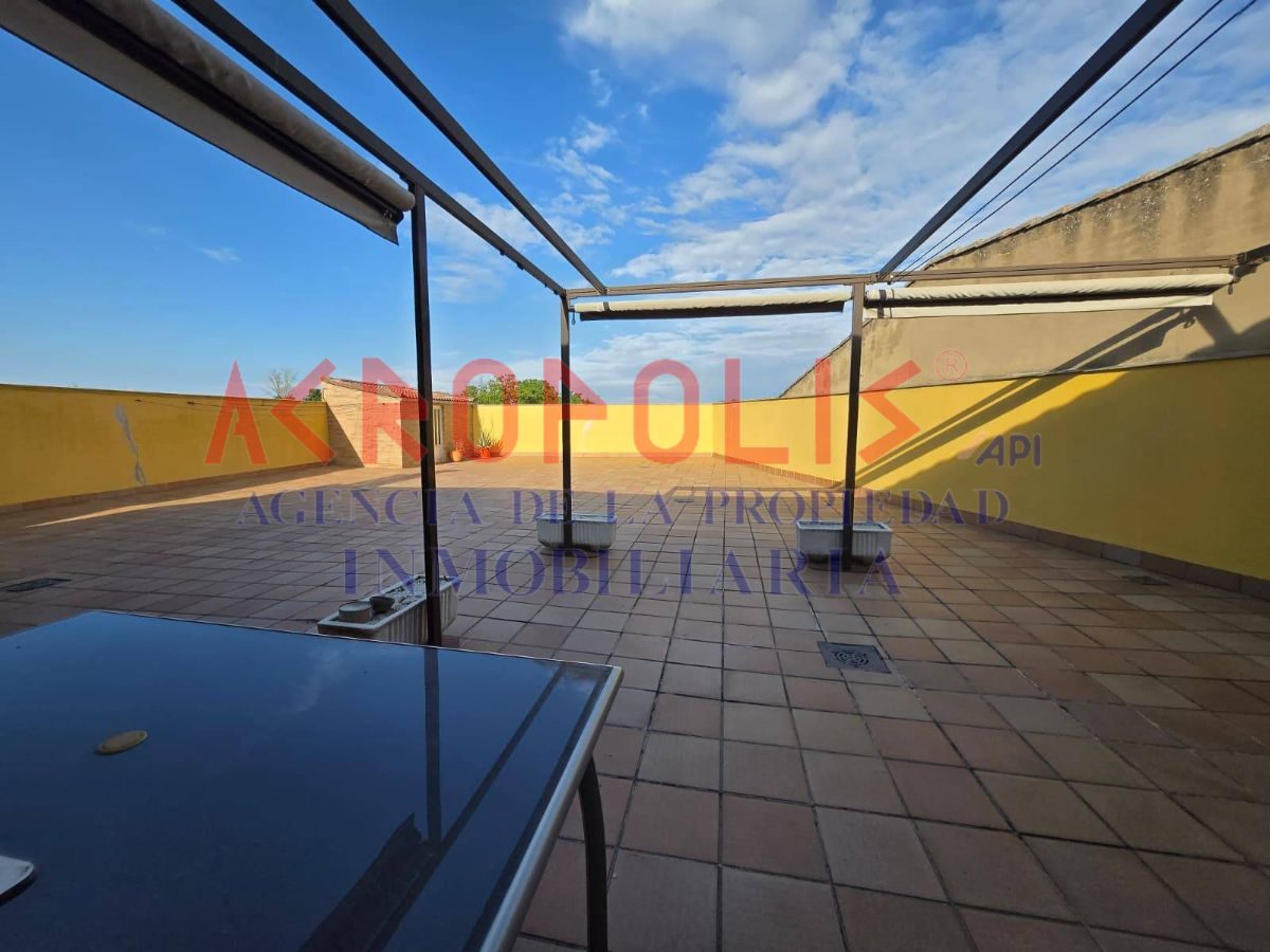 VENTA DE CASA ADOSADA CON GRAN NAVE, TERRAZA Y ESPACIOS ÚNICOS EN VILECHA - Foto 31