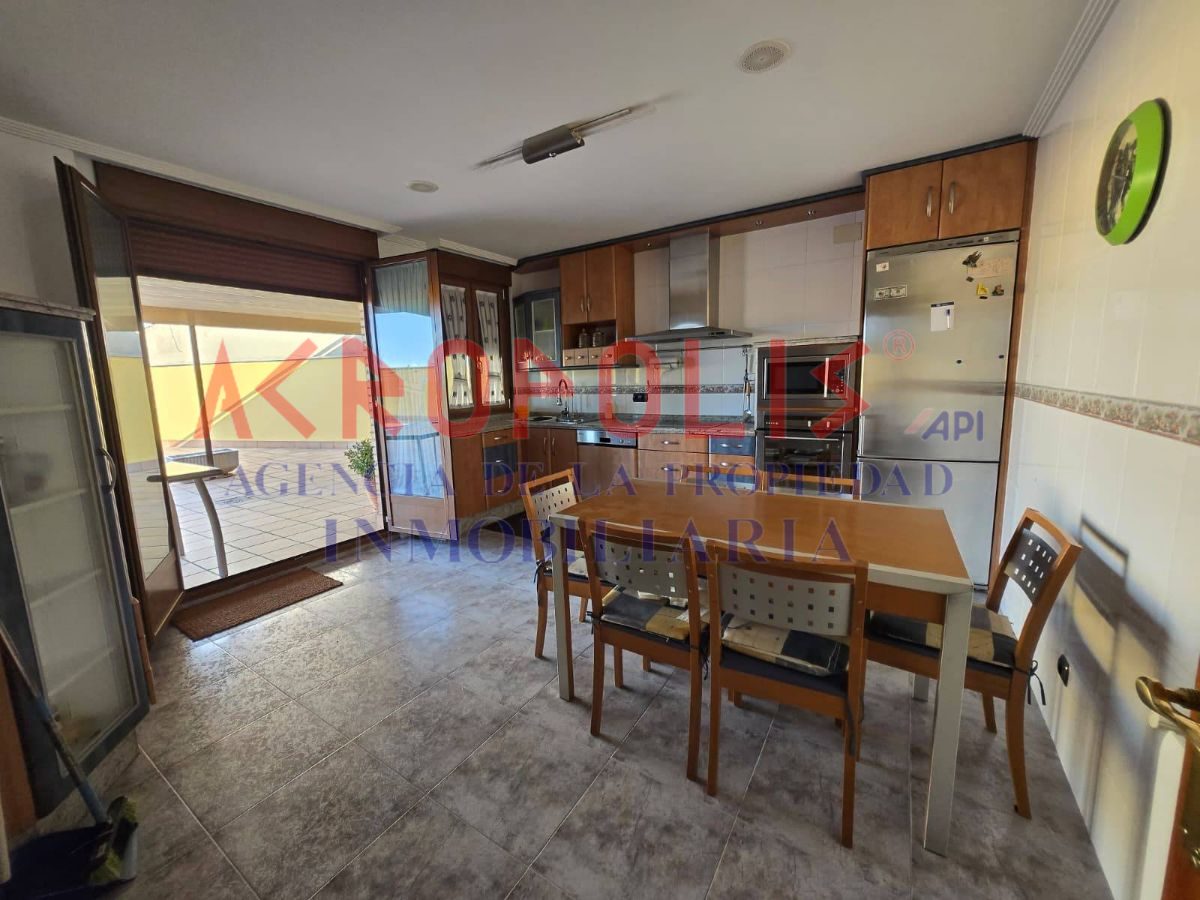 VENTA DE CASA ADOSADA CON GRAN NAVE, TERRAZA Y ESPACIOS ÚNICOS EN VILECHA - Foto 8
