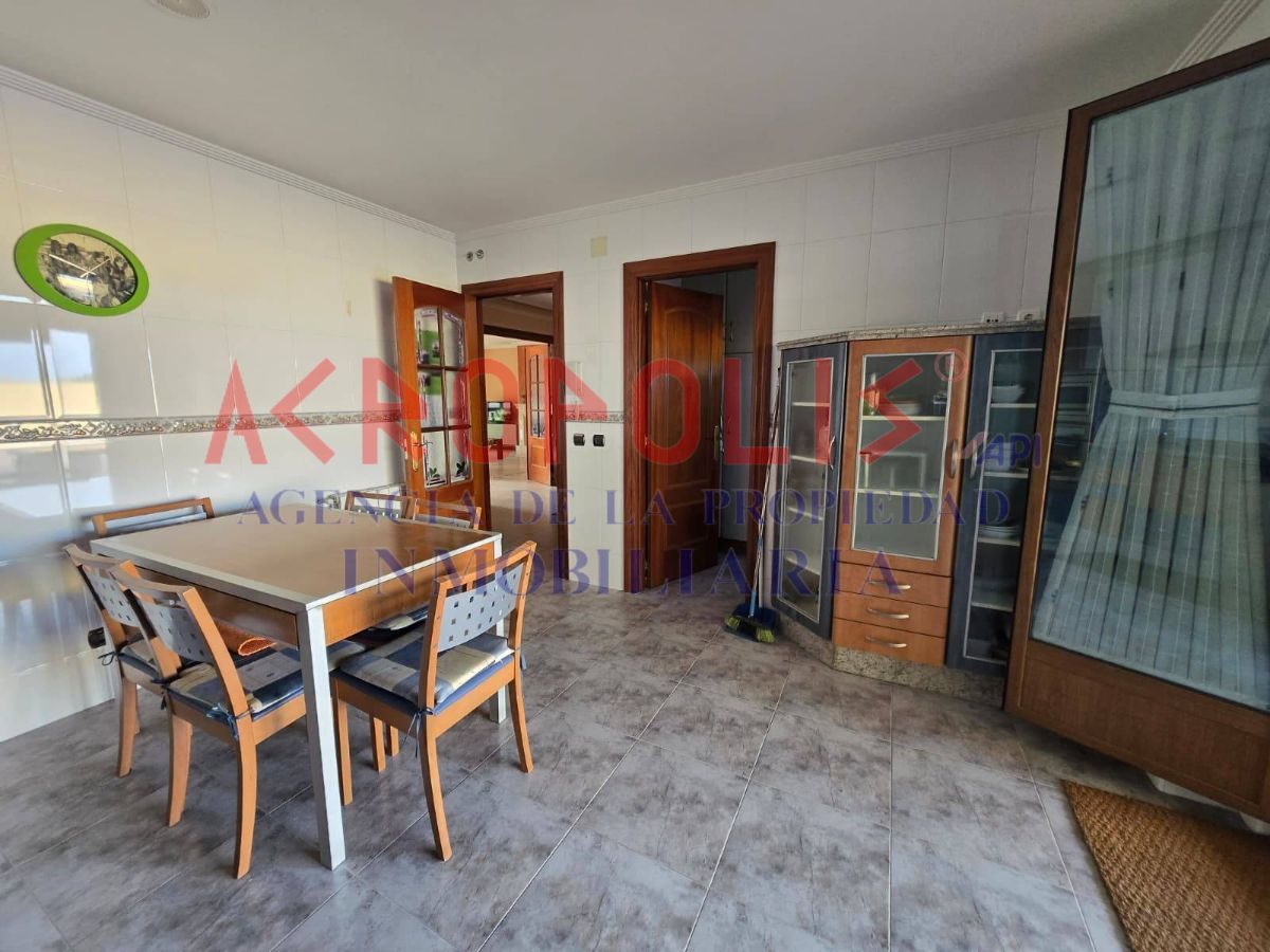 VENTA DE CASA ADOSADA CON GRAN NAVE, TERRAZA Y ESPACIOS ÚNICOS EN VILECHA - Foto 9