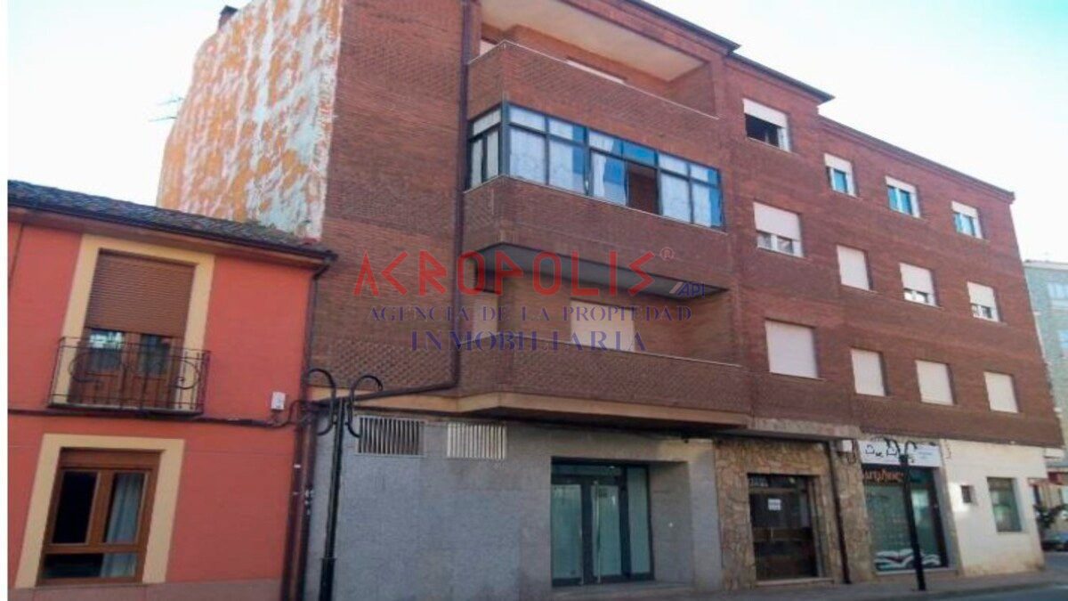 VENTA DE LOCAL COMERCIAL EN SANTA MARÍA DEL PÁRAMO, LEÓN