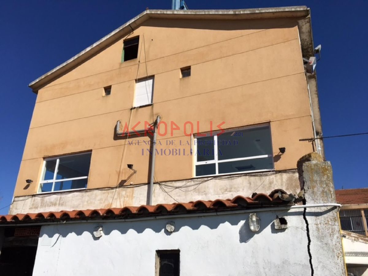 VENTA DE HOTEL EN ROPERUELOS DEL PÁRAMO, LEÓN