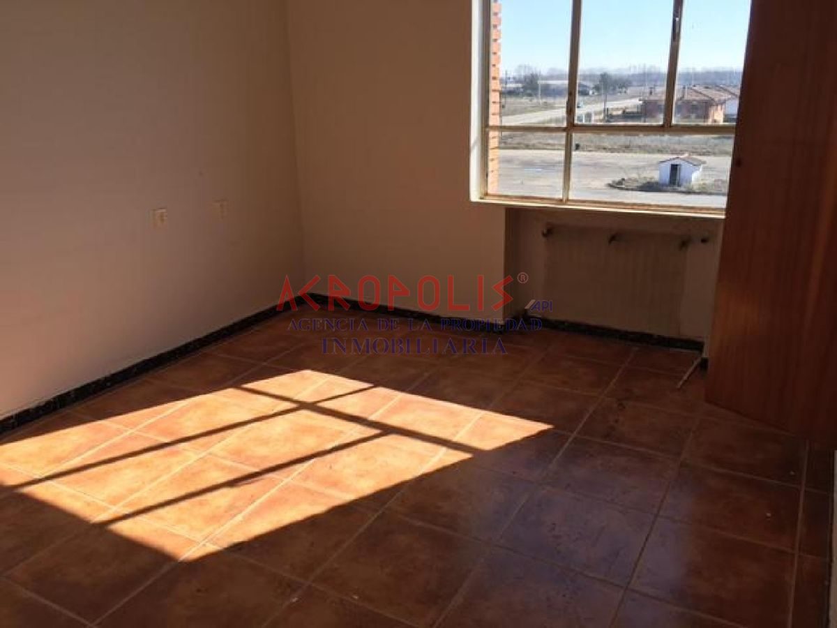 VENTA DE HOTEL EN ROPERUELOS DEL PÁRAMO, LEÓN - Foto 6