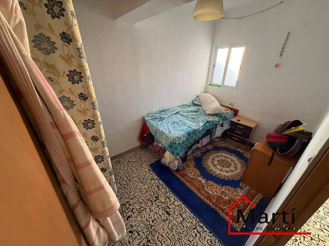 Una oportunidad para inversores que buscan espacio, margen de mejora y una vivienda parcialmente actualizada - Foto 10