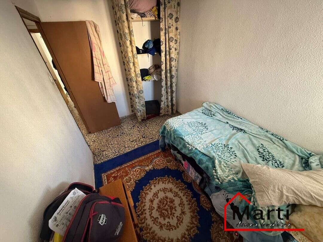 Una oportunidad para inversores que buscan espacio, margen de mejora y una vivienda parcialmente actualizada - Foto 11