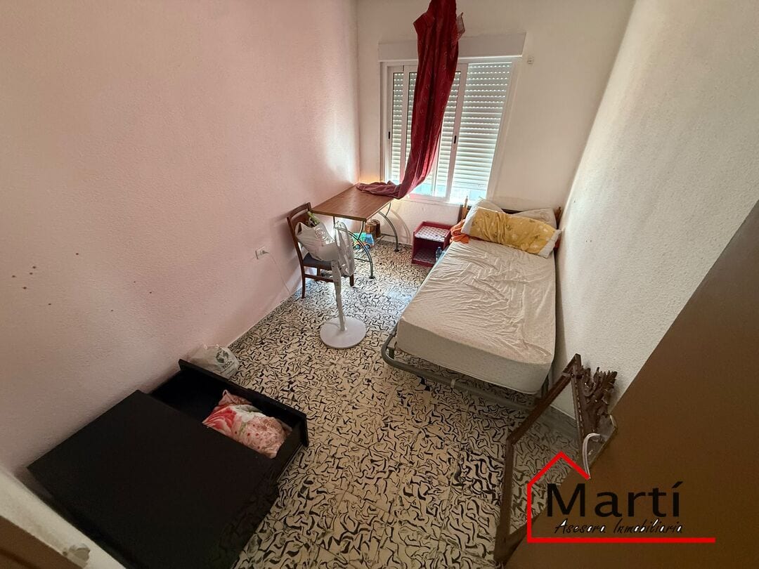 Una oportunidad para inversores que buscan espacio, margen de mejora y una vivienda parcialmente actualizada - Foto 14