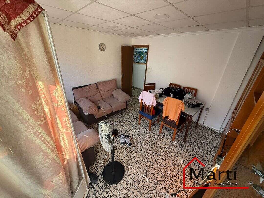 Una oportunidad para inversores que buscan espacio, margen de mejora y una vivienda parcialmente actualizada - Foto 19