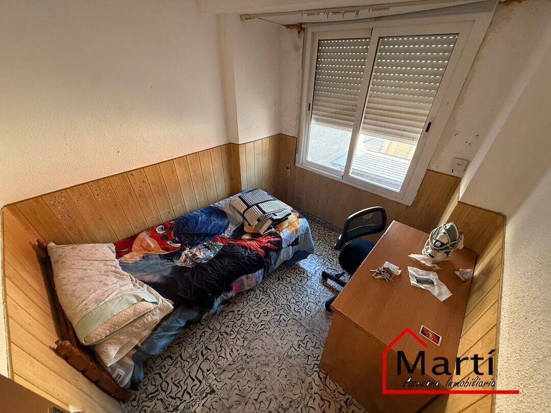 Una oportunidad para inversores que buscan espacio, margen de mejora y una vivienda parcialmente actualizada - Foto 20