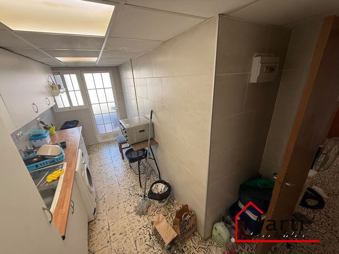 Una oportunidad para inversores que buscan espacio, margen de mejora y una vivienda parcialmente actualizada - Foto 4